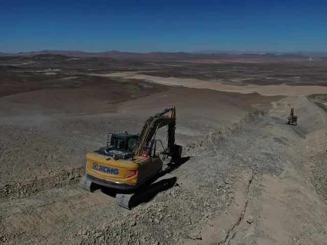 Excavadora en movimiento de tierras